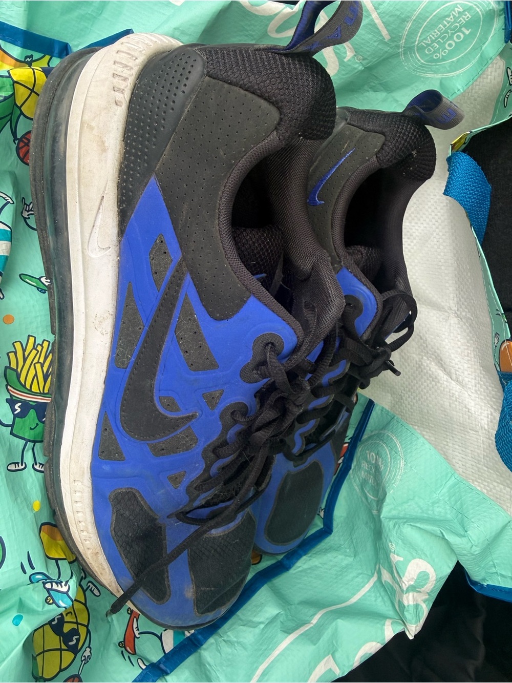 Nike Men’s Airmax Black and Blue Sneakers